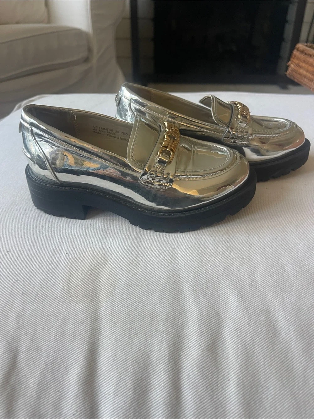 SAM EDELMAN NEW YORK Girls Size 11 Metallic Silver Loafer  w/ Gold Chain Detail